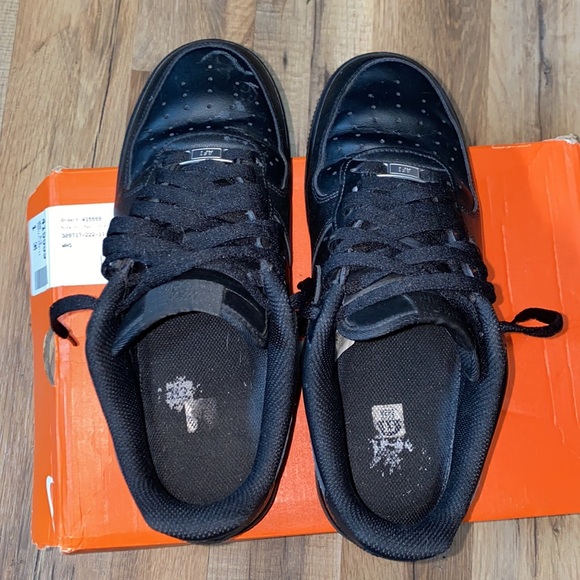 Nike Air Force 1 Triple Black - Picture 9 of 9